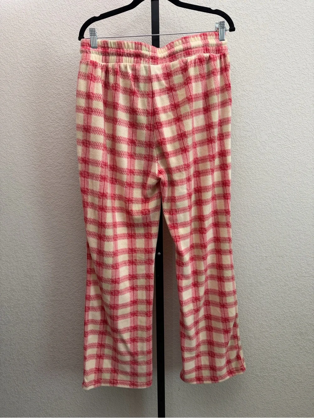 Disney Women’s Pink and Cream Plaid Fleece Pajama Pants with Minnie Patch NWT - Picture 4 of 4